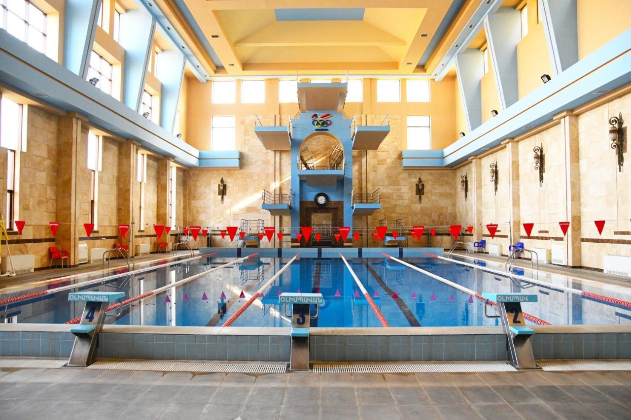 Olympavan Hotel Jerevan Buitenkant foto
