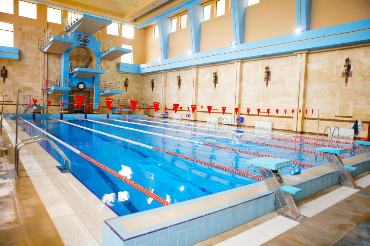 Olympavan Hotel Jerevan Buitenkant foto