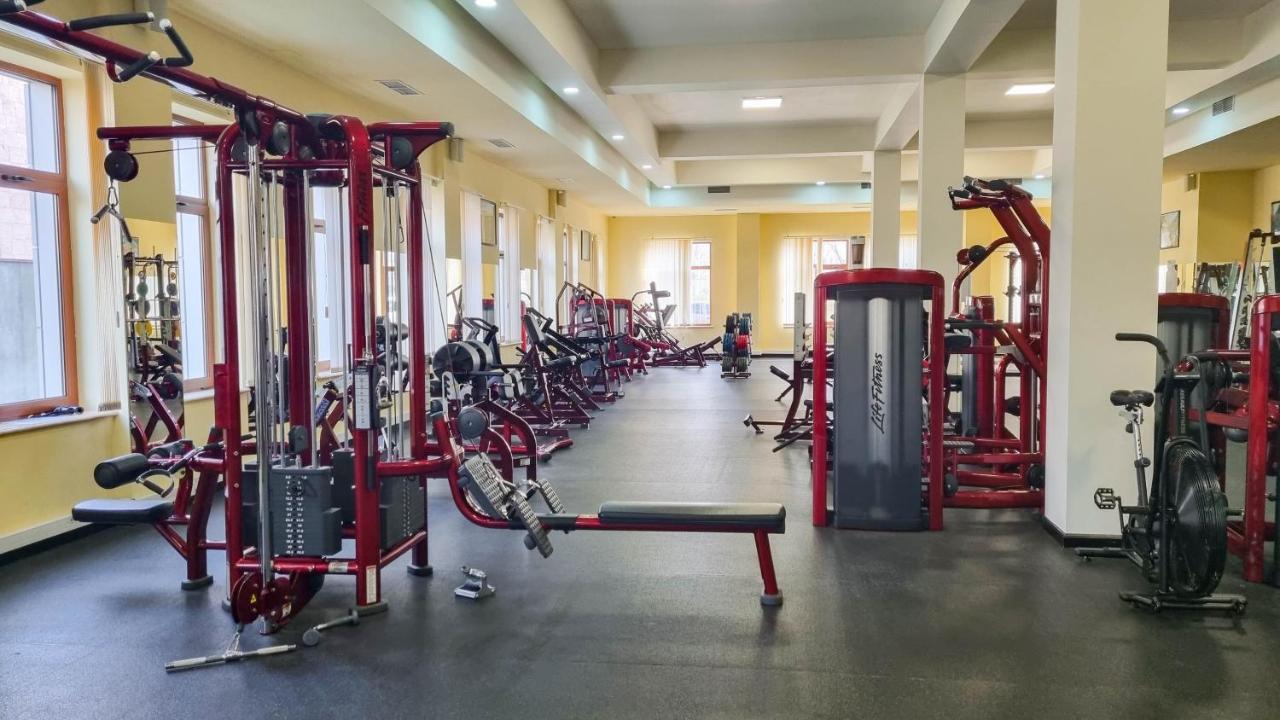 Olympavan Hotel Jerevan Buitenkant foto