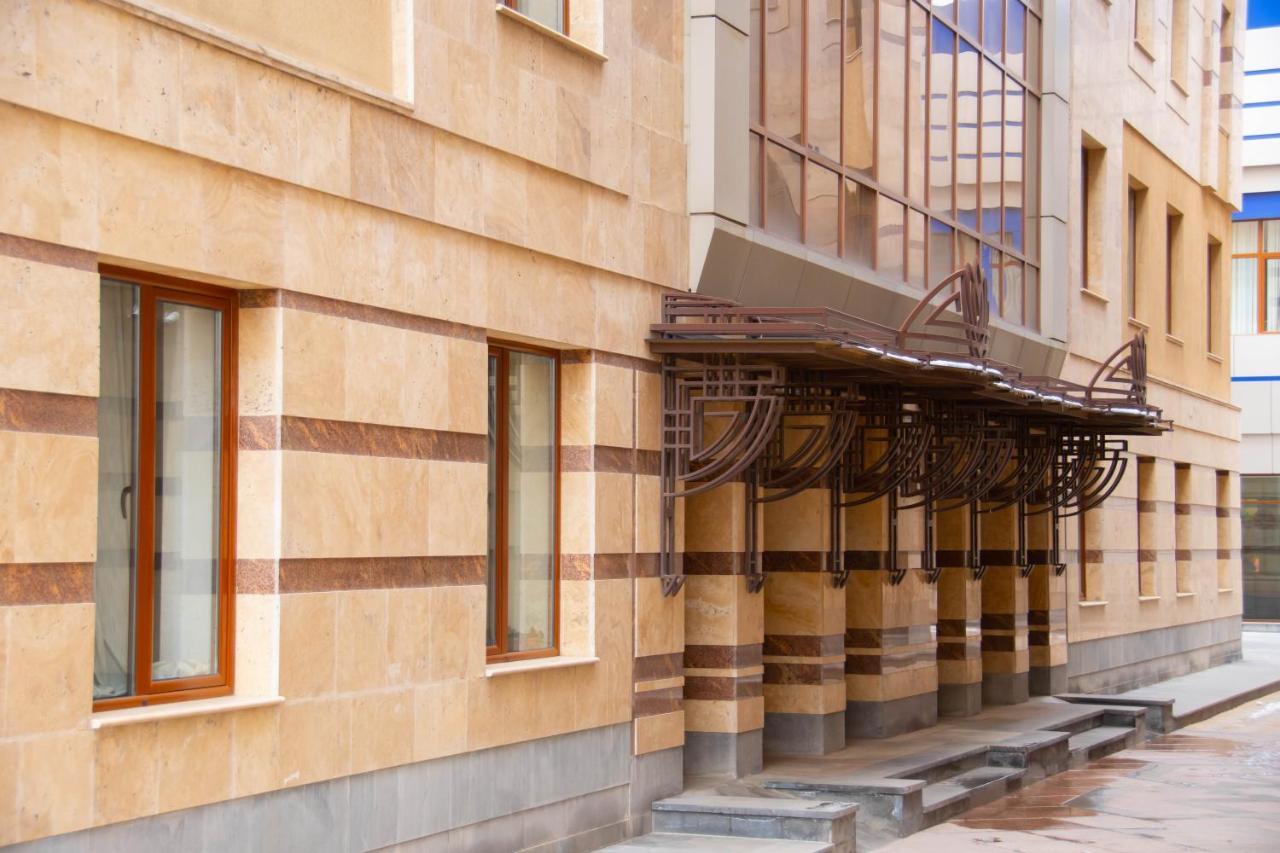 Olympavan Hotel Jerevan Buitenkant foto