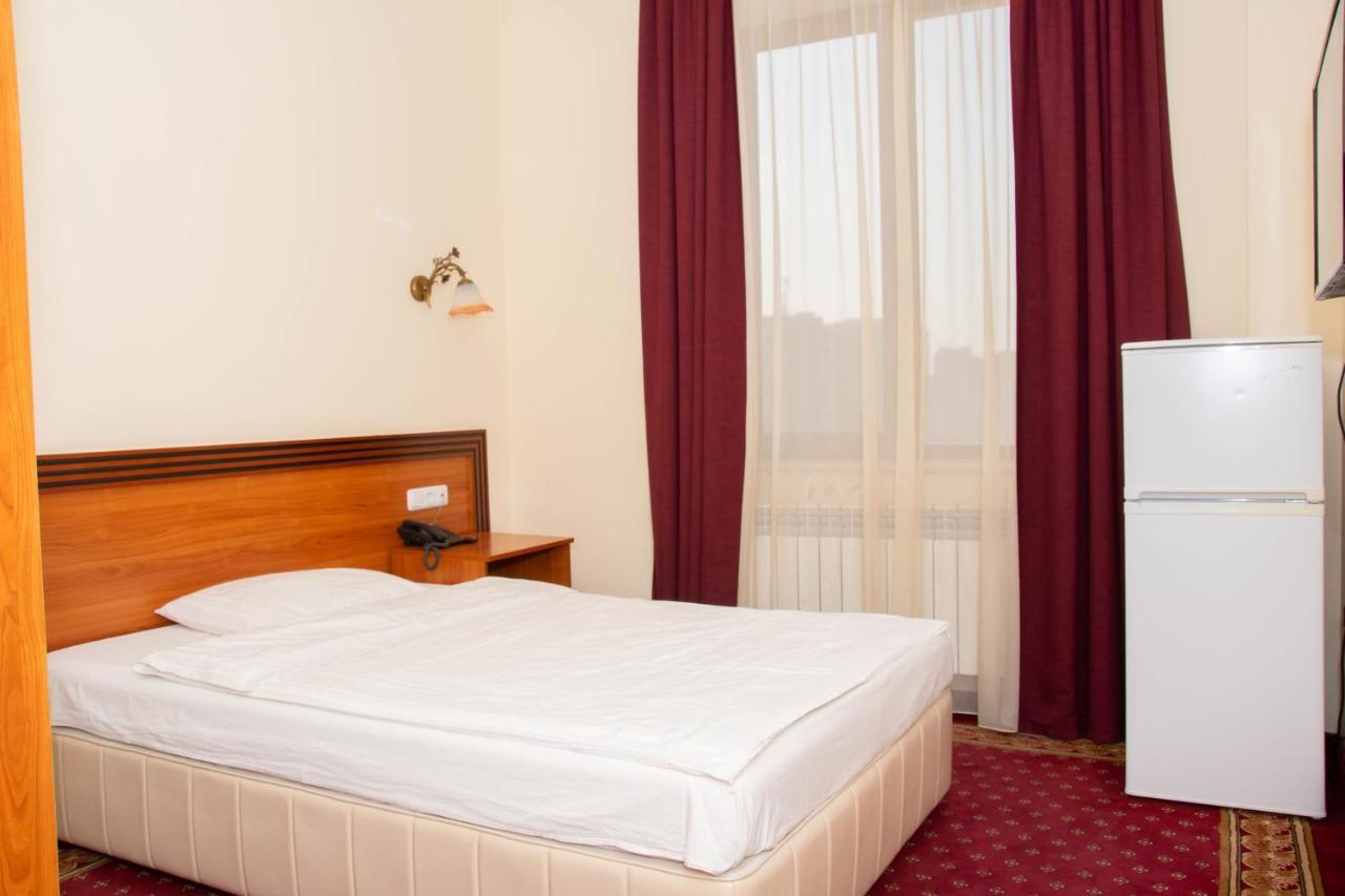 Olympavan Hotel Jerevan Buitenkant foto
