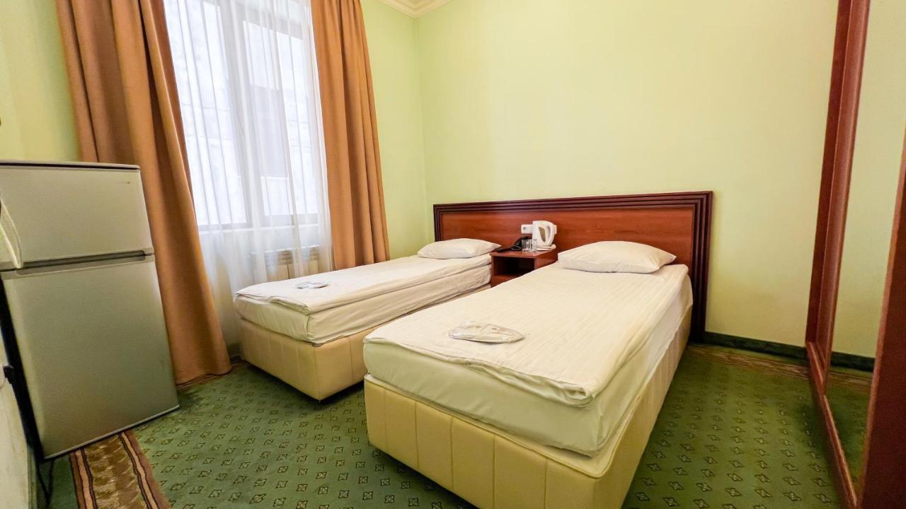 Olympavan Hotel Jerevan Buitenkant foto