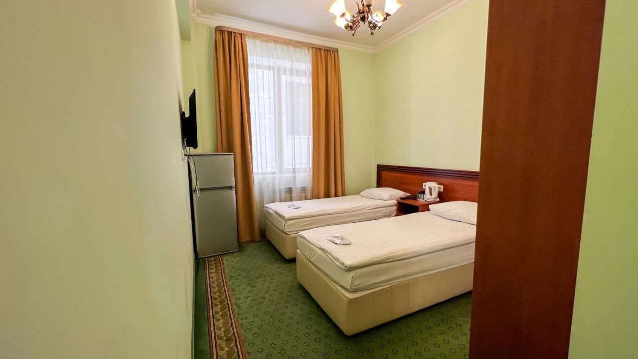 Olympavan Hotel Jerevan Buitenkant foto