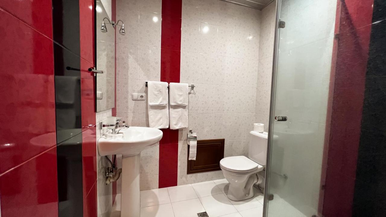 Olympavan Hotel Jerevan Buitenkant foto