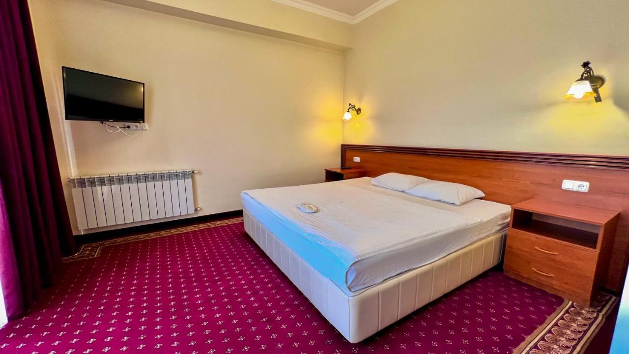 Olympavan Hotel Jerevan Buitenkant foto